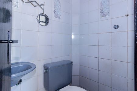 Casa para alugar com 200m², 3 quartos e 4 vagas Casa para alugar com 200m², 3 quartos e 4 vagasBanheiro dos Fundos