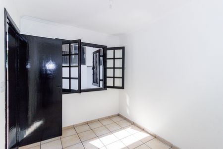 Casa para alugar com 200m², 3 quartos e 4 vagas Casa para alugar com 200m², 3 quartos e 4 vagasQuarto dos Fundos