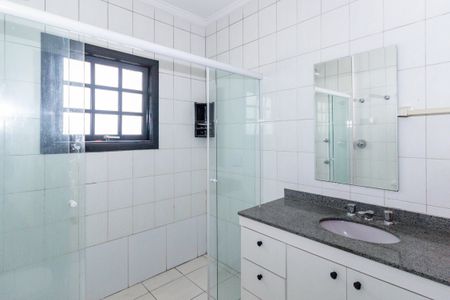 Casa para alugar com 200m², 3 quartos e 4 vagas Casa para alugar com 200m², 3 quartos e 4 vagasBanheiro Quarto 1