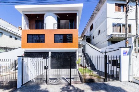 Casa para alugar com 200m², 3 quartos e 4 vagas Casa para alugar com 200m², 3 quartos e 4 vagasFachada