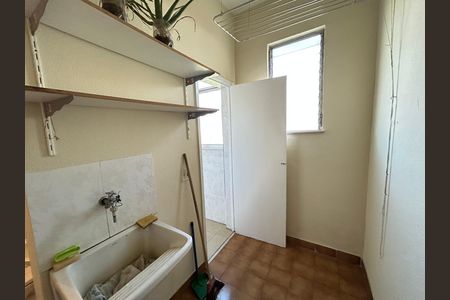 Apartamento à venda com 78m², 2 quartos e 1 vagaBanheiro de serviço