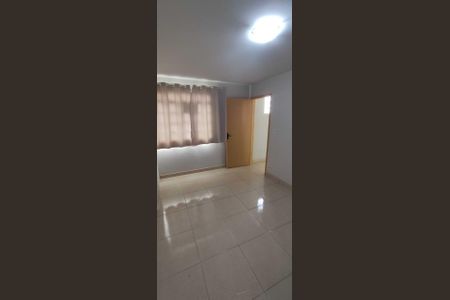 Sala de casa para alugar com 2 quartos, 200m² em Santa Genoveva, Goiânia