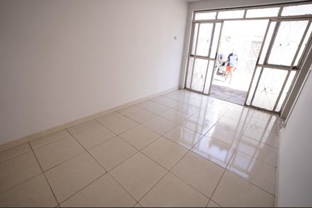 Casa para alugar com 3 quartos, 200m² em Santa Genoveva, Goiânia