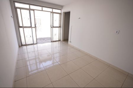 Casa para alugar com 200m², 3 quartos e 1 vagaSala