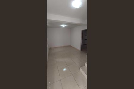 Sala de casa para alugar com 2 quartos, 200m² em Santa Genoveva, Goiânia