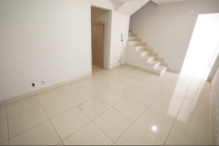 Casa para alugar com 3 quartos, 200m² em Santa Genoveva, Goiânia