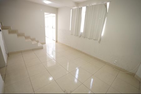 Casa para alugar com 3 quartos, 200m² em Santa Genoveva, Goiânia