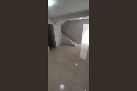 Sala de casa para alugar com 2 quartos, 200m² em Santa Genoveva, Goiânia