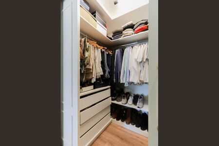 Apartamento à venda com 196m², 3 quartos e 3 vagasCloset 2 da suíte 1