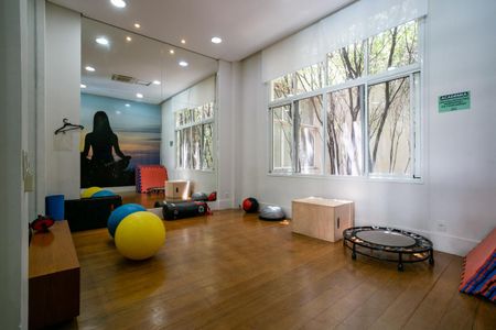 Apartamento à venda com 196m², 3 quartos e 3 vagasÁrea comum - Espaço de alongamento