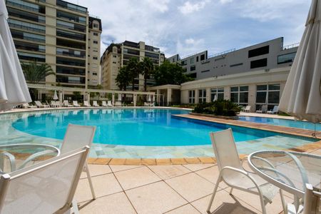 Apartamento à venda com 196m², 3 quartos e 3 vagasÁrea comum - Piscina