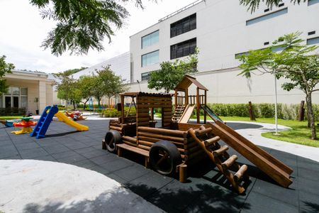 Apartamento à venda com 196m², 3 quartos e 3 vagasÁrea comum - Playground 2