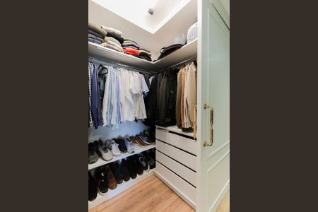 Apartamento à venda com 196m², 3 quartos e 3 vagasCloset 2 da suíte 1