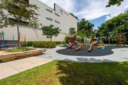 Apartamento à venda com 196m², 3 quartos e 3 vagasÁrea comum - Playground 2
