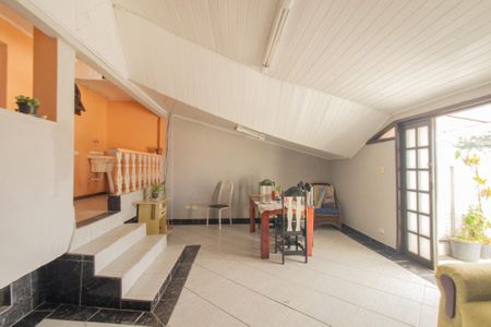 Casa de condomínio para alugar com 140m², 1 quarto e sem vagaSala