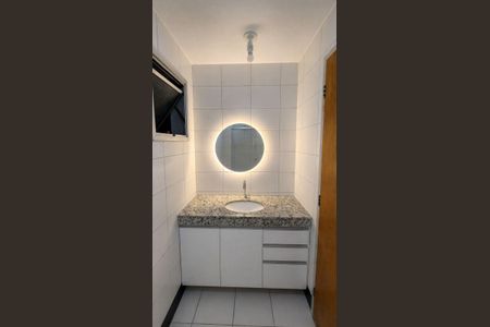 Banheiro de apartamento para alugar com 2 quartos, 63m² em Residencial Eldorado, Goiânia