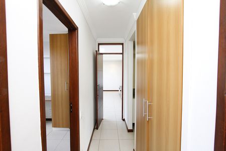 Apartamento à venda com 77m², 3 quartos e 2 vagasCorredor