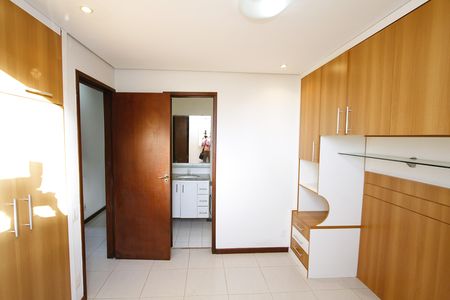 Apartamento à venda com 77m², 3 quartos e 2 vagasSuíte