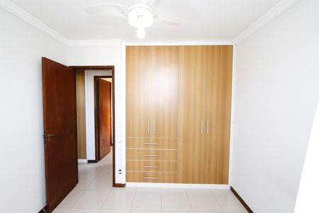 Apartamento à venda com 77m², 3 quartos e 2 vagasQuarto 2