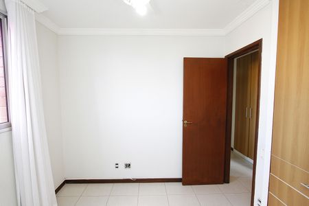 Apartamento à venda com 77m², 3 quartos e 2 vagasQuarto 2