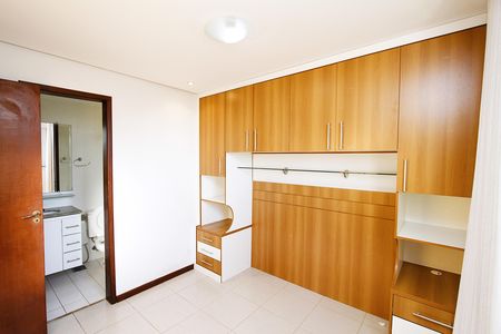Apartamento à venda com 77m², 3 quartos e 2 vagasSuíte