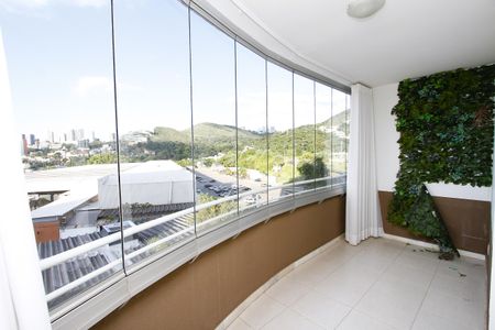 Apartamento à venda com 77m², 3 quartos e 2 vagasVaranda da Sala