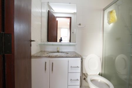 Apartamento à venda com 77m², 3 quartos e 2 vagasBanheiro da Suíte
