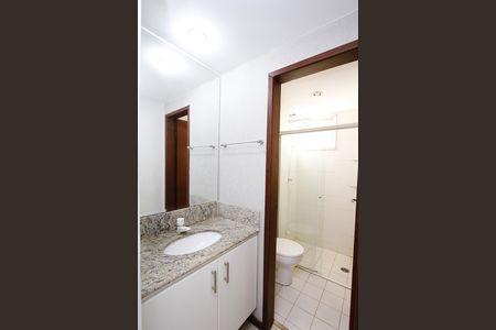 Apartamento à venda com 77m², 3 quartos e 2 vagasBanheiro Social