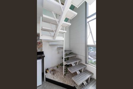 Sala - Escada de apartamento para alugar com 1 quarto, 60m² em Santana, São Paulo