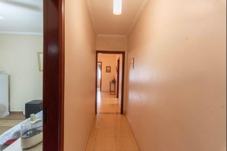 Casa à venda com 170m², 3 quartos e 2 vagasCorredor