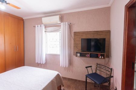 Casa à venda com 170m², 3 quartos e 2 vagasSuíte