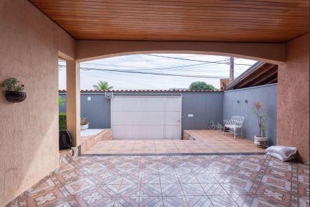 Casa à venda com 170m², 3 quartos e 2 vagasGaragem