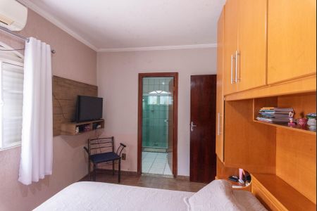 Casa à venda com 170m², 3 quartos e 2 vagasSuíte