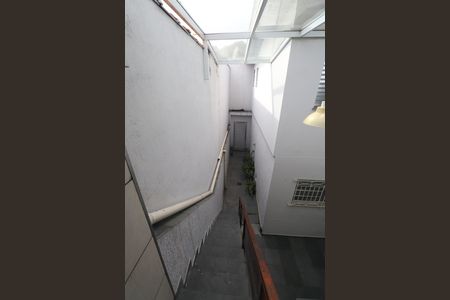 Casa à venda com 120m², 3 quartos e 2 vagasEscada