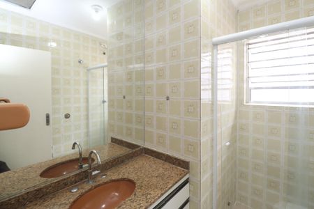 Banheiro de casa à venda com 3 quartos, 120m² em Jardim Guanca, São Paulo