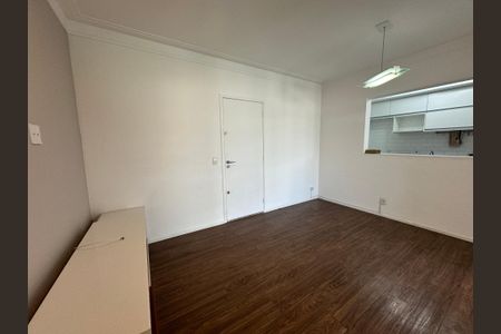 Sala de apartamento para alugar com 2 quartos, 80m² em Empresarial 18 do Forte, Barueri