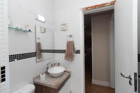 Apartamento à venda com 68m², 2 quartos e 1 vaga Apartamento à venda com 68m², 2 quartos e 1 vagaBanheiro