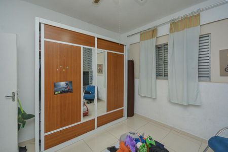Casa à venda com 300m², 4 quartos e 6 vagas Casa à venda com 300m², 4 quartos e 6 vagasQuarto 2