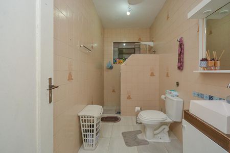 Casa à venda com 300m², 4 quartos e 6 vagas Casa à venda com 300m², 4 quartos e 6 vagasBanheiro