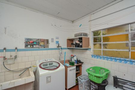 Casa à venda com 300m², 4 quartos e 6 vagas Casa à venda com 300m², 4 quartos e 6 vagasÁrea de Serviço