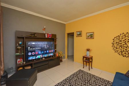 Casa à venda com 300m², 4 quartos e 6 vagas Casa à venda com 300m², 4 quartos e 6 vagasSala