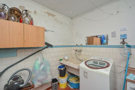 Casa à venda com 300m², 4 quartos e 6 vagas Casa à venda com 300m², 4 quartos e 6 vagasÁrea de Serviço