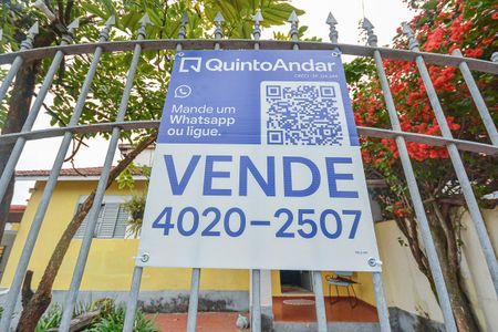 Casa à venda com 300m², 4 quartos e 6 vagas Casa à venda com 300m², 4 quartos e 6 vagasFachada