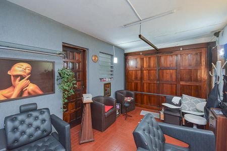 Casa à venda com 300m², 4 quartos e 6 vagas Casa à venda com 300m², 4 quartos e 6 vagasGaragem