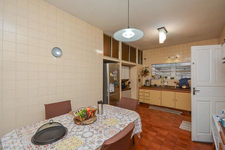 Casa à venda com 300m², 4 quartos e 6 vagas Casa à venda com 300m², 4 quartos e 6 vagasCozinha