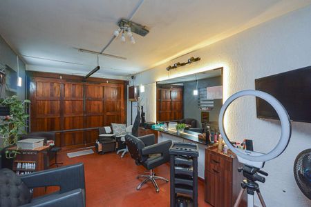 Casa à venda com 300m², 4 quartos e 6 vagas Casa à venda com 300m², 4 quartos e 6 vagasGaragem