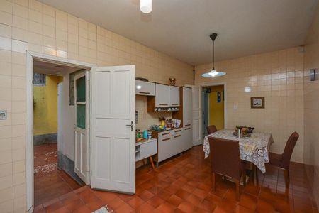 Casa à venda com 300m², 4 quartos e 6 vagas Casa à venda com 300m², 4 quartos e 6 vagasCozinha
