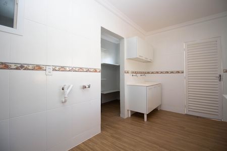 Casa de condomínio para alugar com 360m², 5 quartos e 2 vagas Casa de condomínio para alugar com 360m², 5 quartos e 2 vagasÁrea de Serviço
