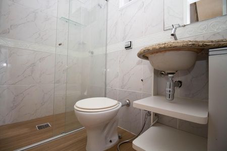 Casa de condomínio para alugar com 360m², 5 quartos e 2 vagas Casa de condomínio para alugar com 360m², 5 quartos e 2 vagasBanheiro Social