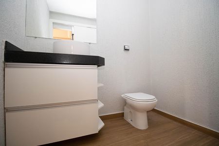 Casa de condomínio para alugar com 360m², 5 quartos e 2 vagas Casa de condomínio para alugar com 360m², 5 quartos e 2 vagasLavabo